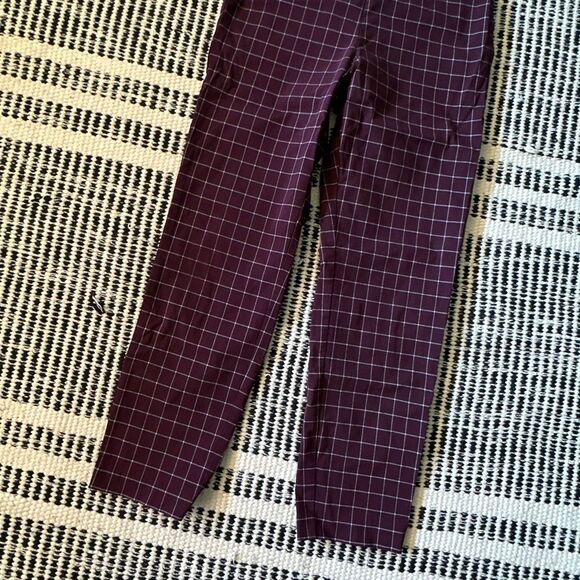 Elle Size Medium Burgundy Plaid Casual wear ankle pants - Picture 2 of 6